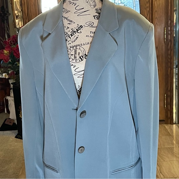 CLASSIQUES ENTIER Beautiful Sage Green Oversized Blazer with Matching Skirt - Picture 2 of 11